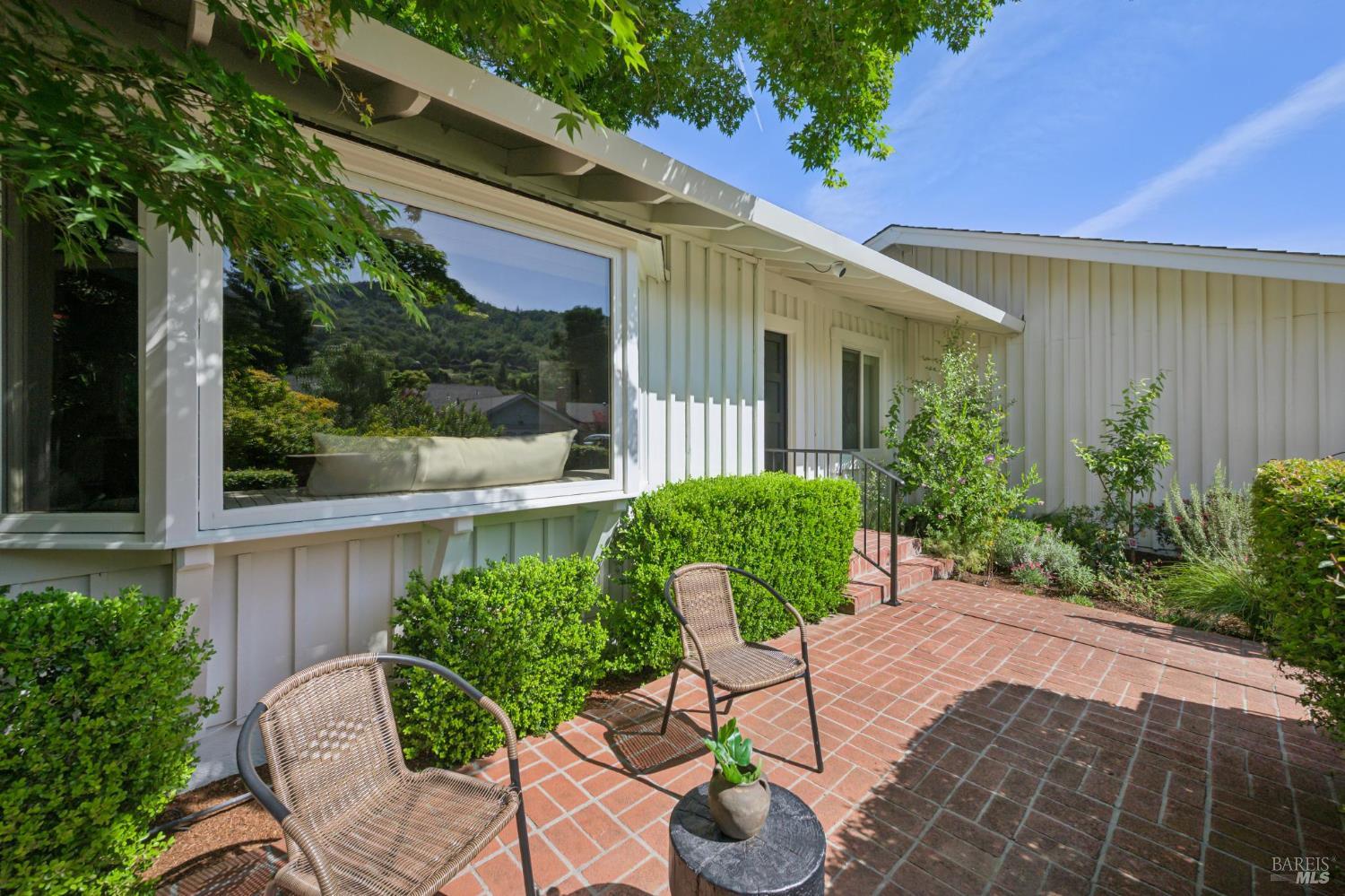 Detail Gallery Image 6 of 51 For 14 Mount Wittenburg Ct, San Rafael,  CA 94903 - 3 Beds | 2 Baths