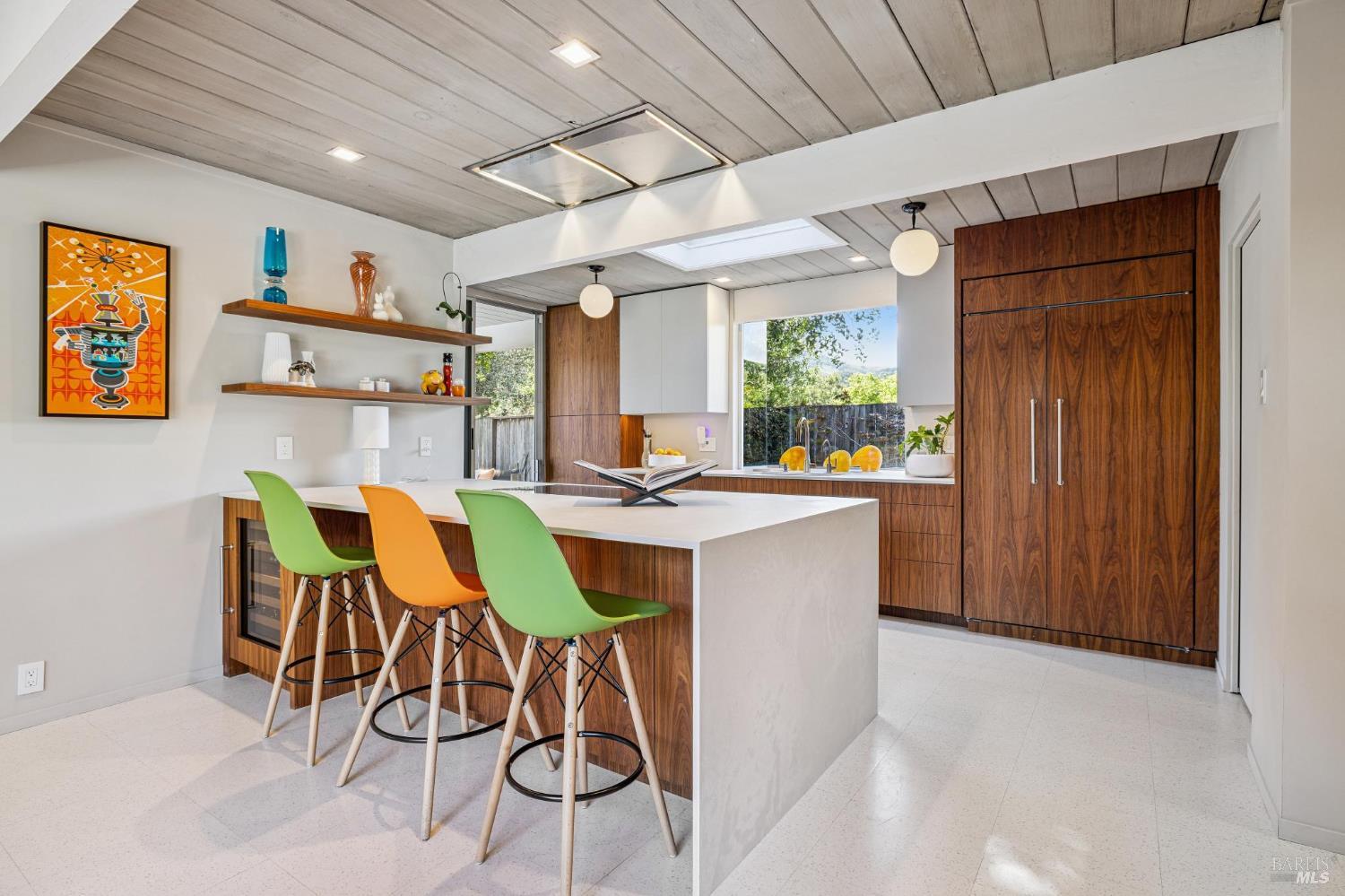 Detail Gallery Image 7 of 51 For 1349 Idylberry Rd, San Rafael,  CA 94903 - 5 Beds | 2 Baths