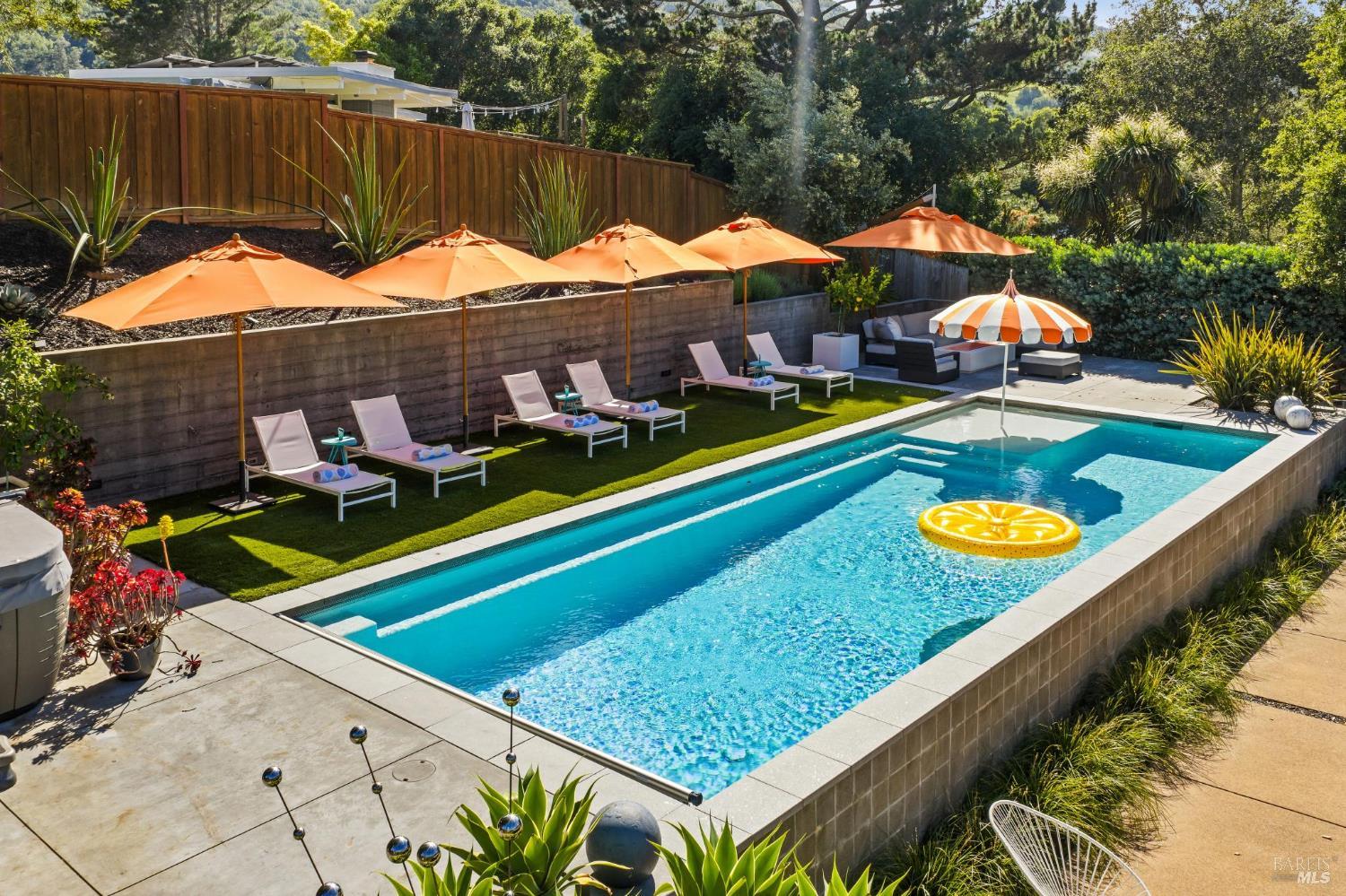 Detail Gallery Image 10 of 51 For 1349 Idylberry Rd, San Rafael,  CA 94903 - 5 Beds | 2 Baths