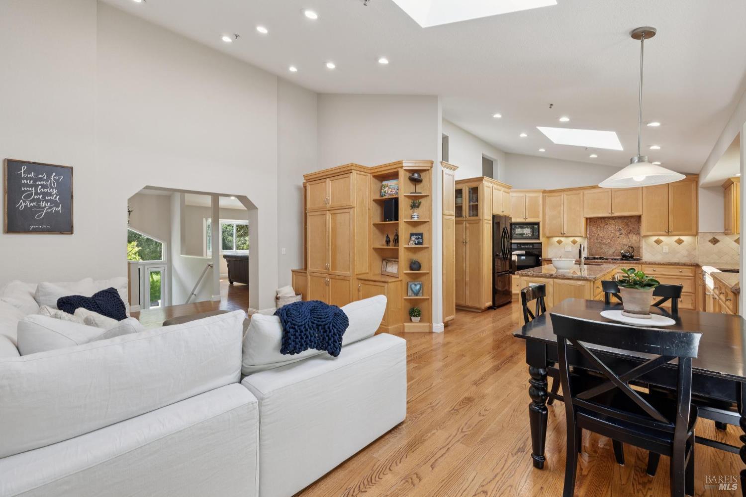 Detail Gallery Image 32 of 74 For 1158 Highland Dr, Novato,  CA 94949 - 4 Beds | 3 Baths