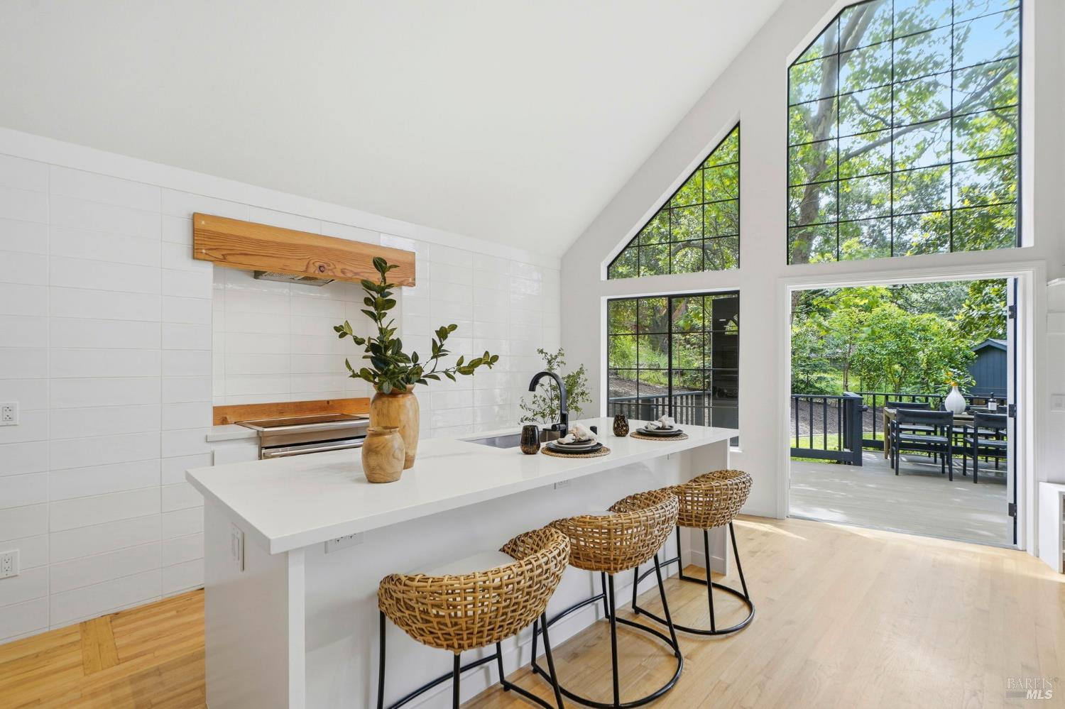 Detail Gallery Image 4 of 25 For 30 Glen Rd, Novato,  CA 94945 - 3 Beds | 2 Baths