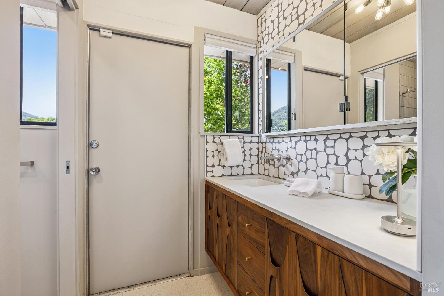 Detail Gallery Image 38 of 51 For 1349 Idylberry Rd, San Rafael,  CA 94903 - 5 Beds | 2 Baths