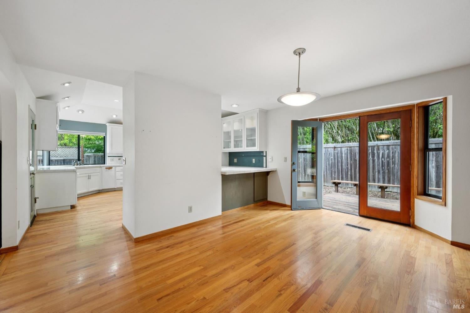 Detail Gallery Image 14 of 84 For 8610 Graton Rd, Sebastopol,  CA 95472 - 3 Beds | 3 Baths