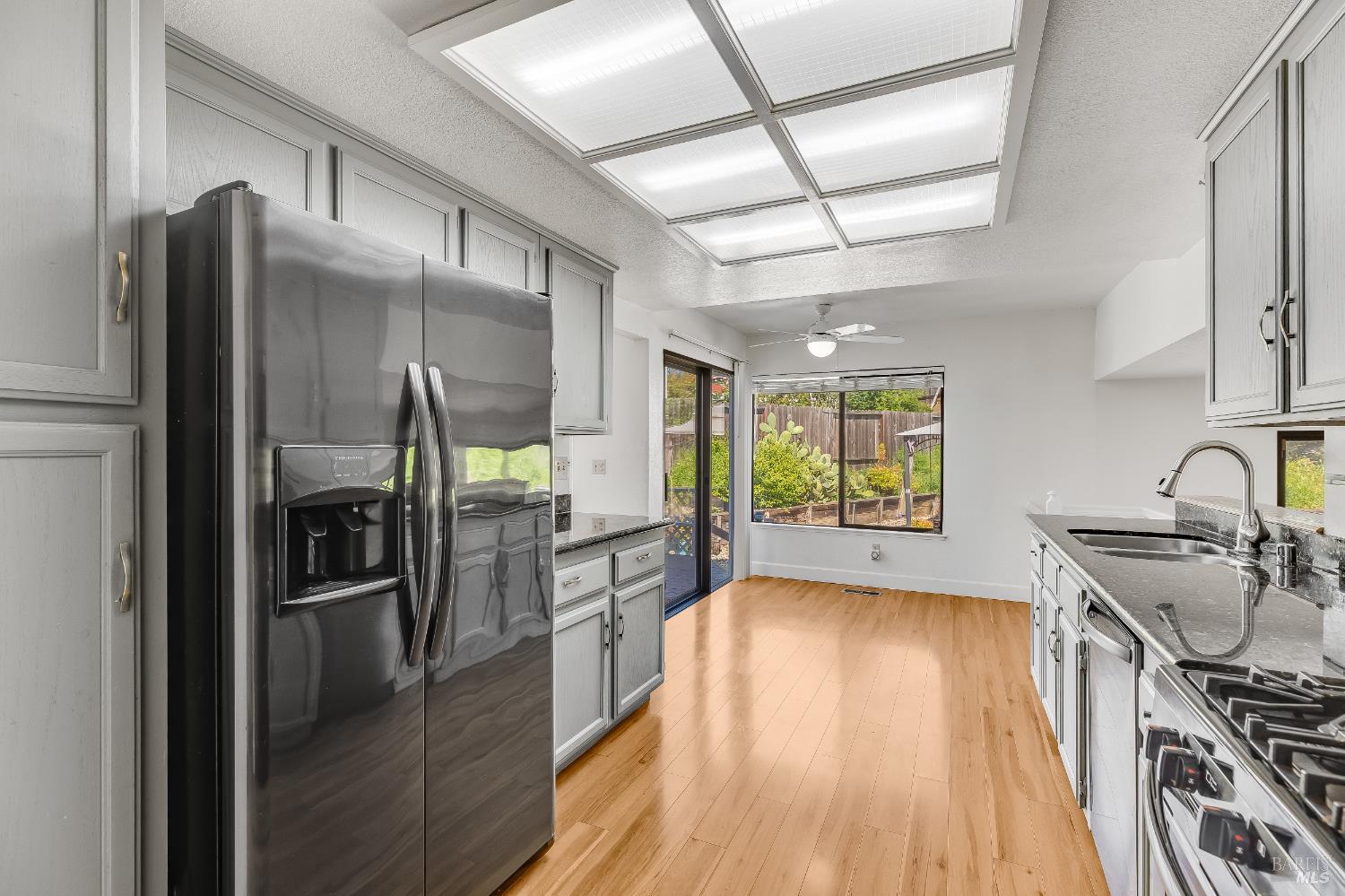 Detail Gallery Image 16 of 70 For 391 Valley Oak Ln, Vallejo,  CA 94591 - 4 Beds | 3 Baths