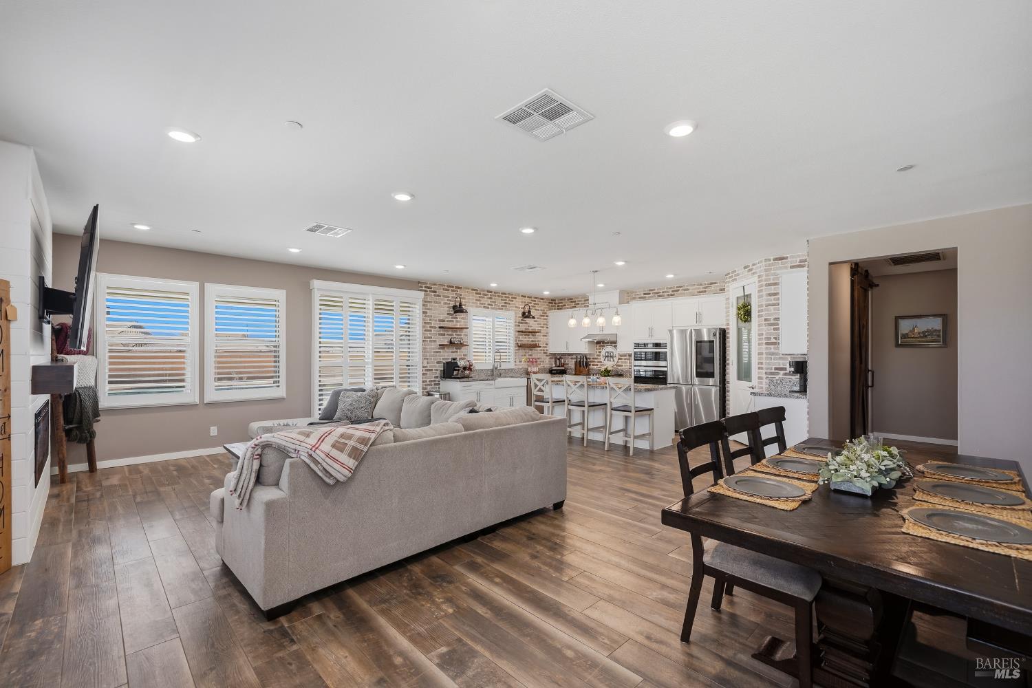 Detail Gallery Image 27 of 60 For 44520 Freer Way, Lancaster,  CA 93536 - 5 Beds | 2 Baths