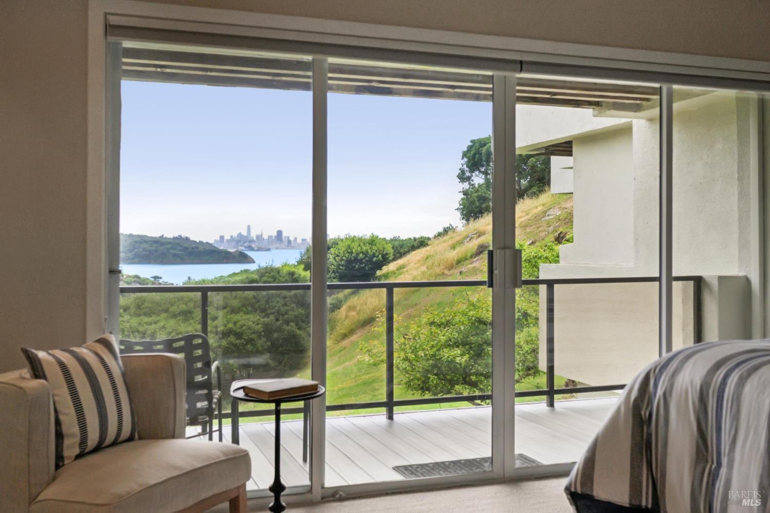 Detail Gallery Image 30 of 62 For 121 Red Hill Cir, Belvedere Tiburon,  CA 94920 - 3 Beds | 2/1 Baths