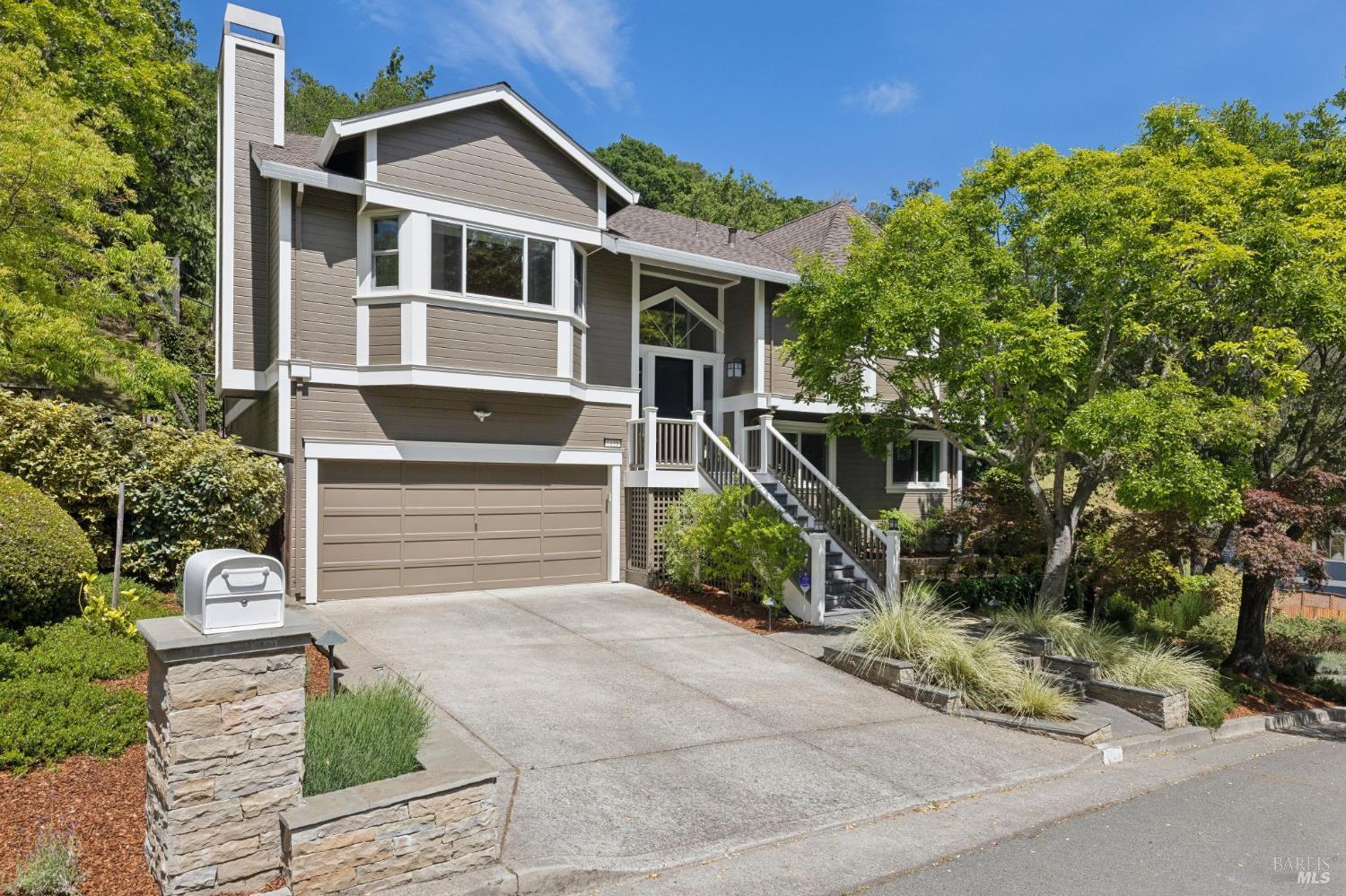 1158 Highland Drive photo 2