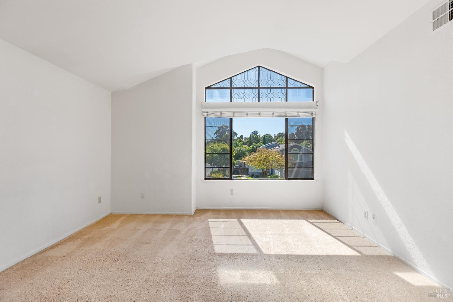 Detail Gallery Image 33 of 70 For 391 Valley Oak Ln, Vallejo,  CA 94591 - 4 Beds | 3 Baths