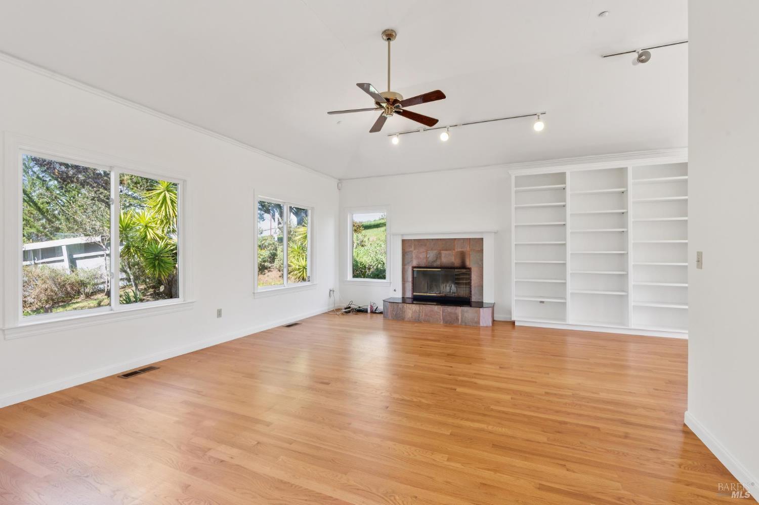 Detail Gallery Image 59 of 64 For 11798 Highway 1 Unkn, Point Reyes Station,  CA 94956 - 3 Beds | 3/1 Baths