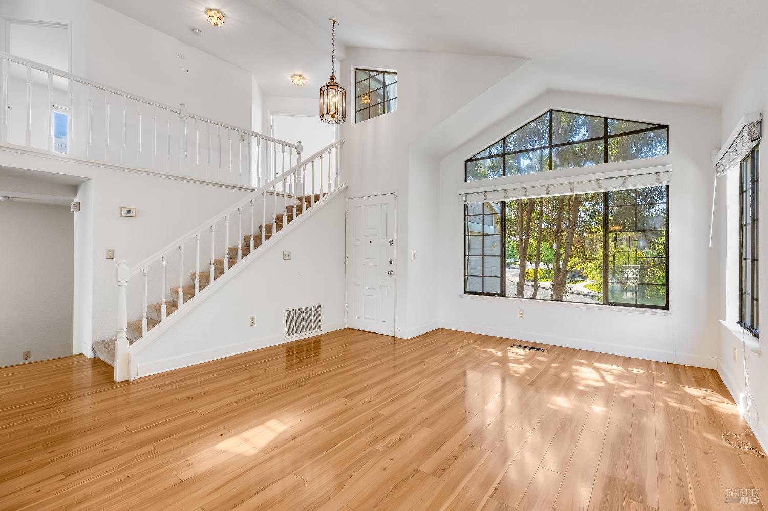 Detail Gallery Image 9 of 70 For 391 Valley Oak Ln, Vallejo,  CA 94591 - 4 Beds | 3 Baths