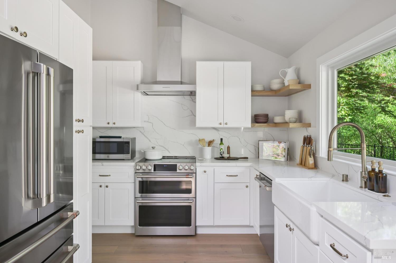 Detail Gallery Image 17 of 51 For 14 Mount Wittenburg Ct, San Rafael,  CA 94903 - 3 Beds | 2 Baths