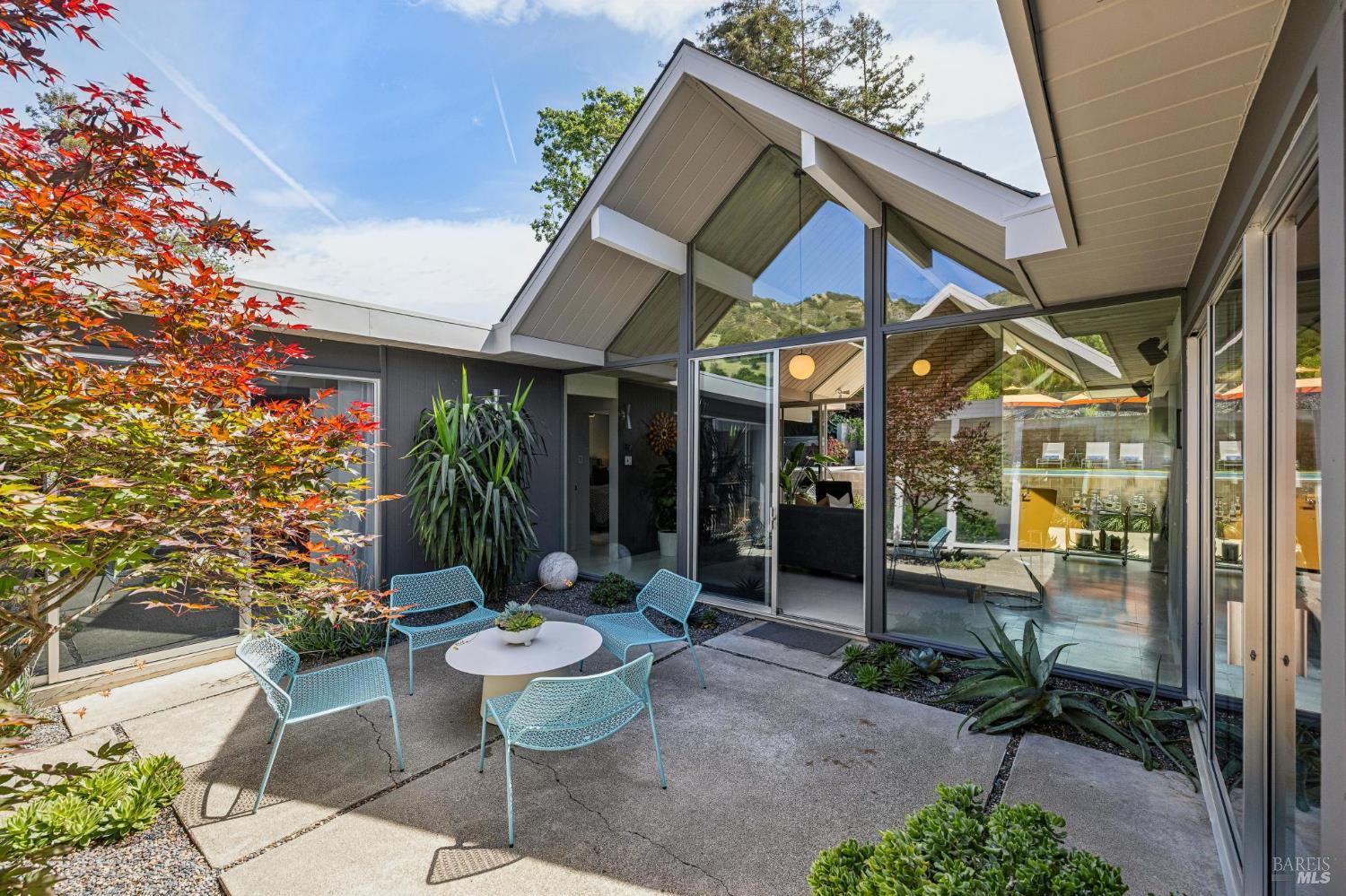 Detail Gallery Image 16 of 51 For 1349 Idylberry Rd, San Rafael,  CA 94903 - 5 Beds | 2 Baths