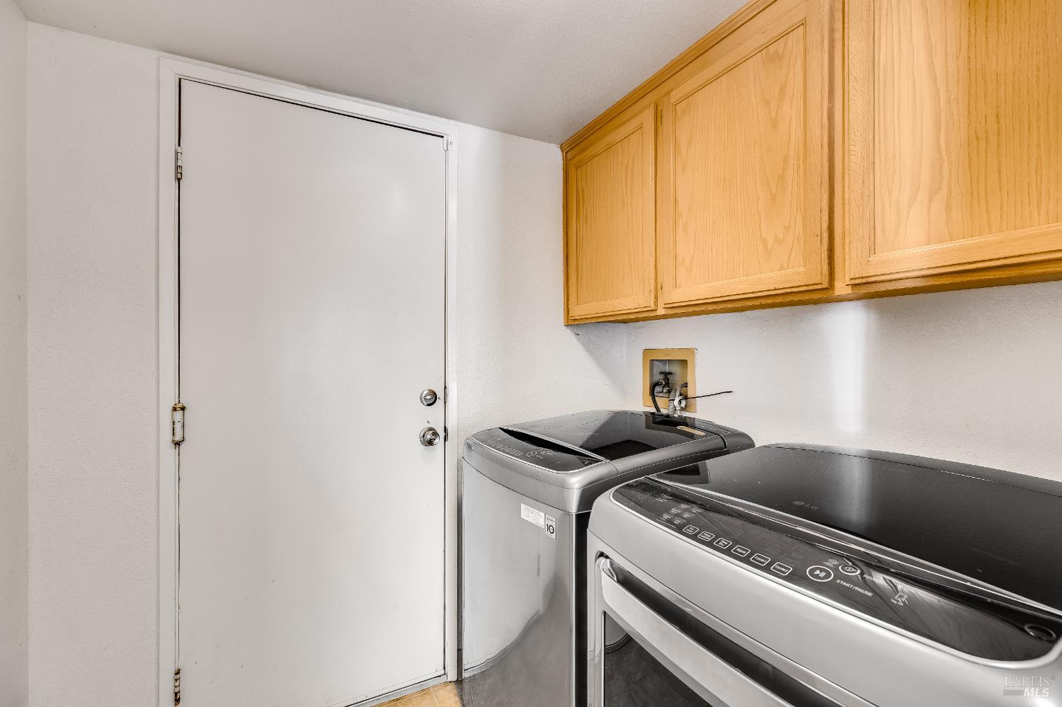 Detail Gallery Image 30 of 70 For 391 Valley Oak Ln, Vallejo,  CA 94591 - 4 Beds | 3 Baths