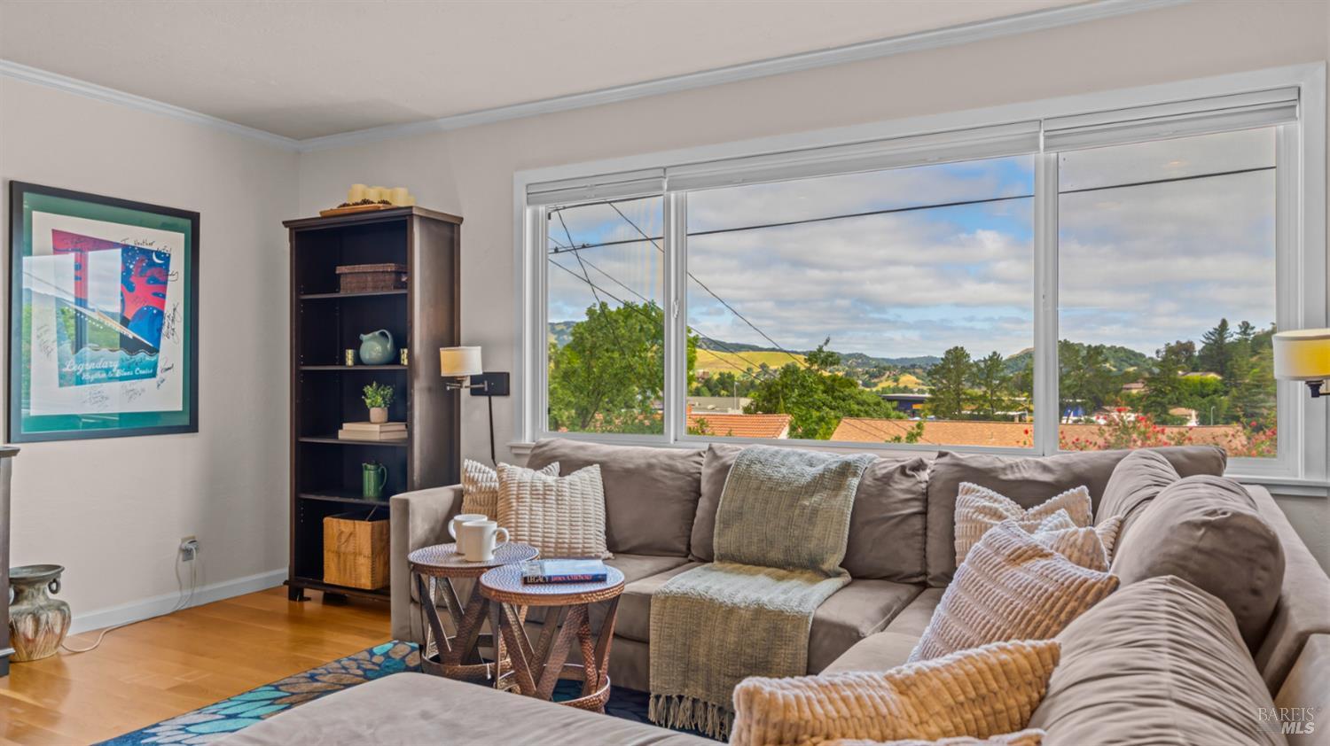 Detail Gallery Image 8 of 61 For 280 Devon Dr, San Rafael,  CA 94903 - 3 Beds | 3 Baths