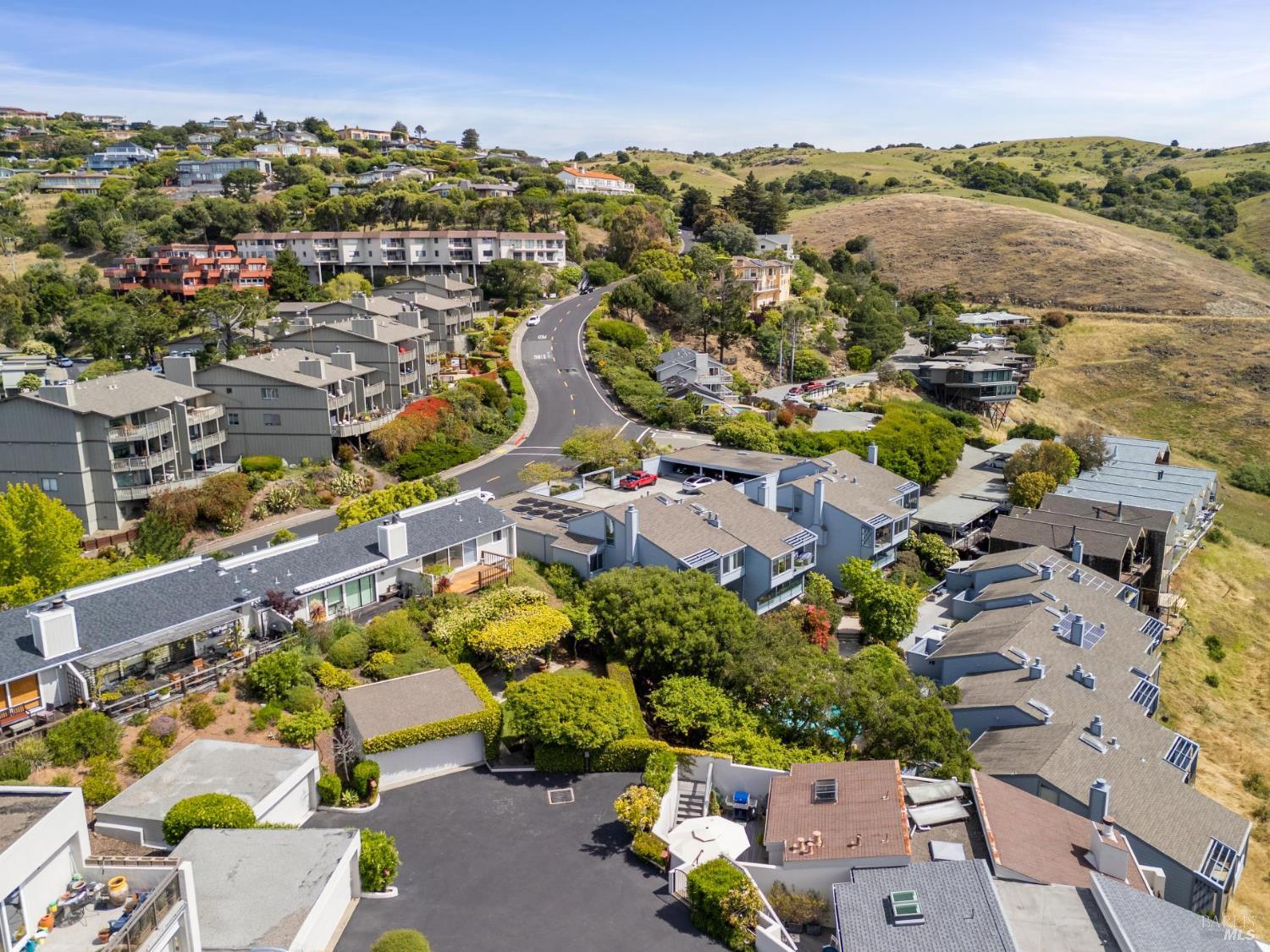 Detail Gallery Image 55 of 62 For 121 Red Hill Cir, Belvedere Tiburon,  CA 94920 - 3 Beds | 2/1 Baths