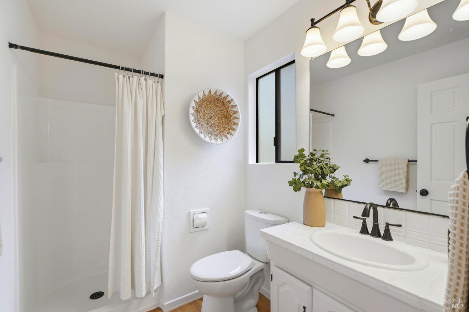 Detail Gallery Image 9 of 25 For 30 Glen Rd, Novato,  CA 94945 - 3 Beds | 2 Baths