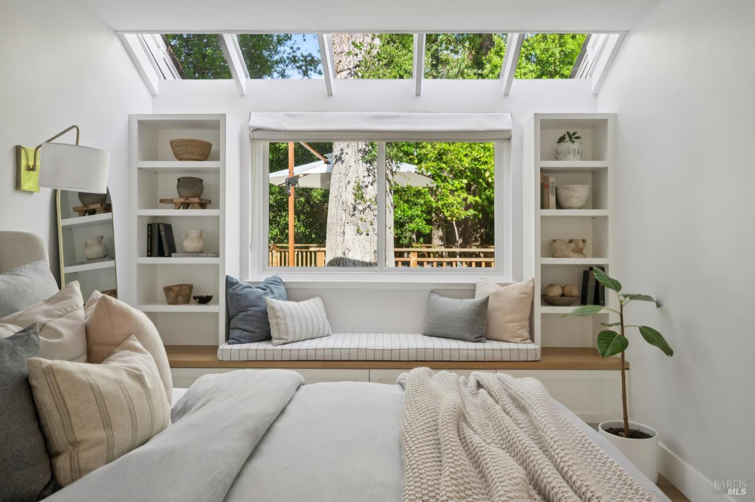 Detail Gallery Image 29 of 51 For 14 Mount Wittenburg Ct, San Rafael,  CA 94903 - 3 Beds | 2 Baths