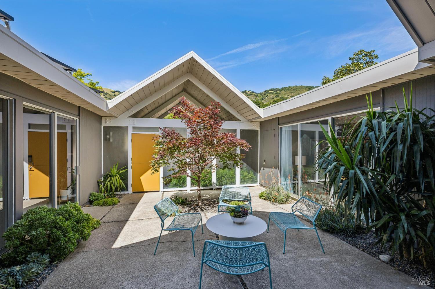 Detail Gallery Image 17 of 51 For 1349 Idylberry Rd, San Rafael,  CA 94903 - 5 Beds | 2 Baths