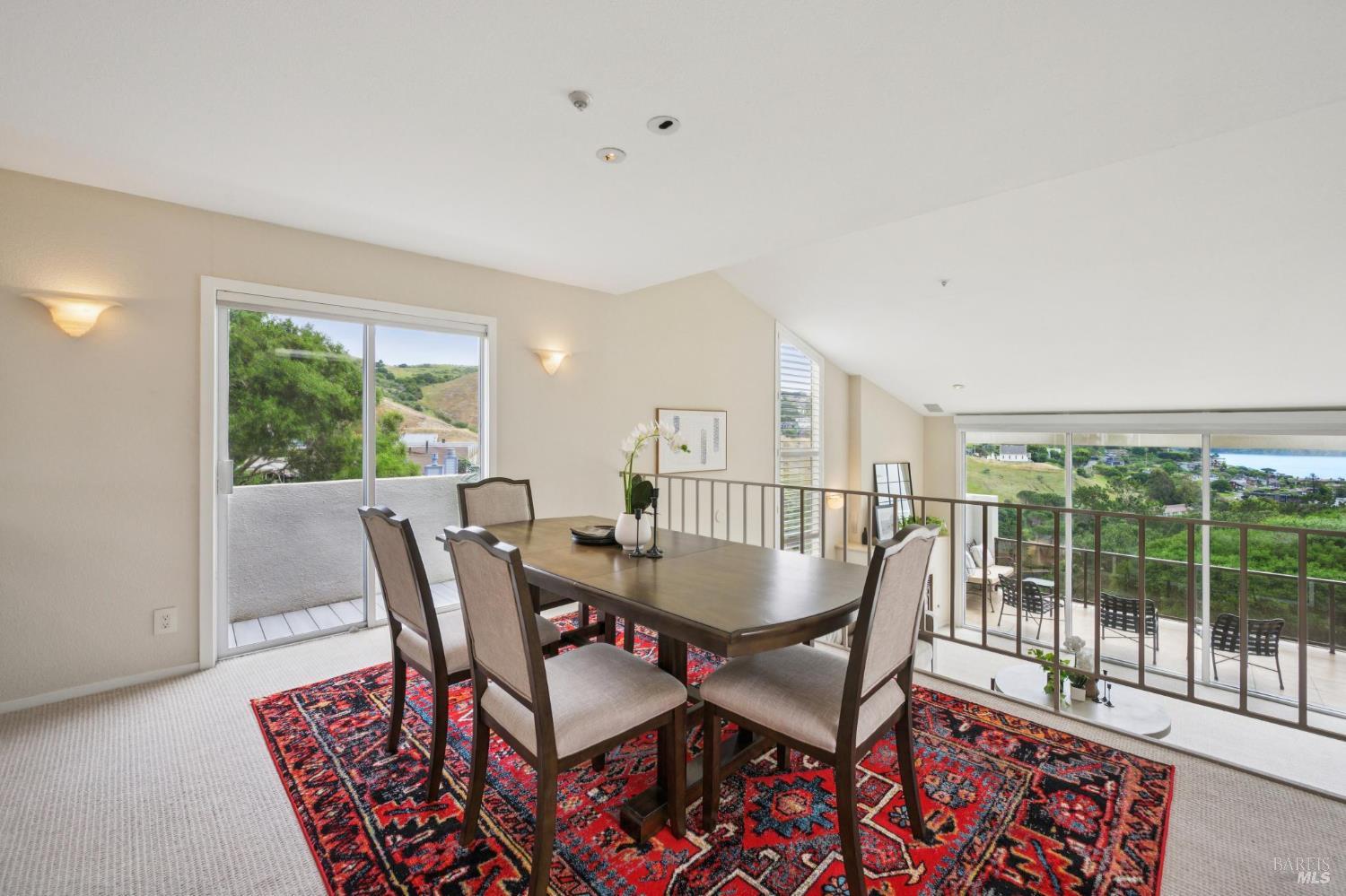 Detail Gallery Image 19 of 62 For 121 Red Hill Cir, Belvedere Tiburon,  CA 94920 - 3 Beds | 2/1 Baths