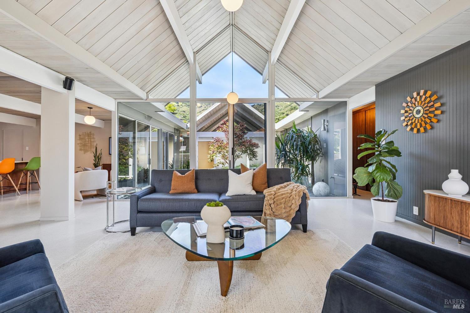 Detail Gallery Image 5 of 51 For 1349 Idylberry Rd, San Rafael,  CA 94903 - 5 Beds | 2 Baths