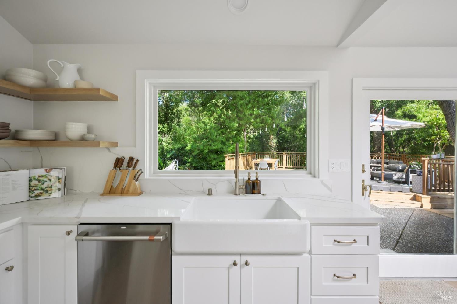 Detail Gallery Image 16 of 51 For 14 Mount Wittenburg Ct, San Rafael,  CA 94903 - 3 Beds | 2 Baths