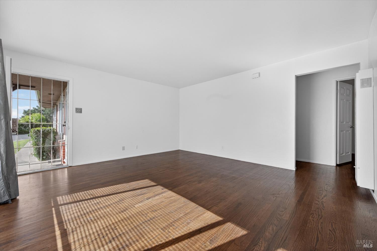 Detail Gallery Image 8 of 25 For 705 State St, Vallejo,  CA 94590 - – Beds | – Baths