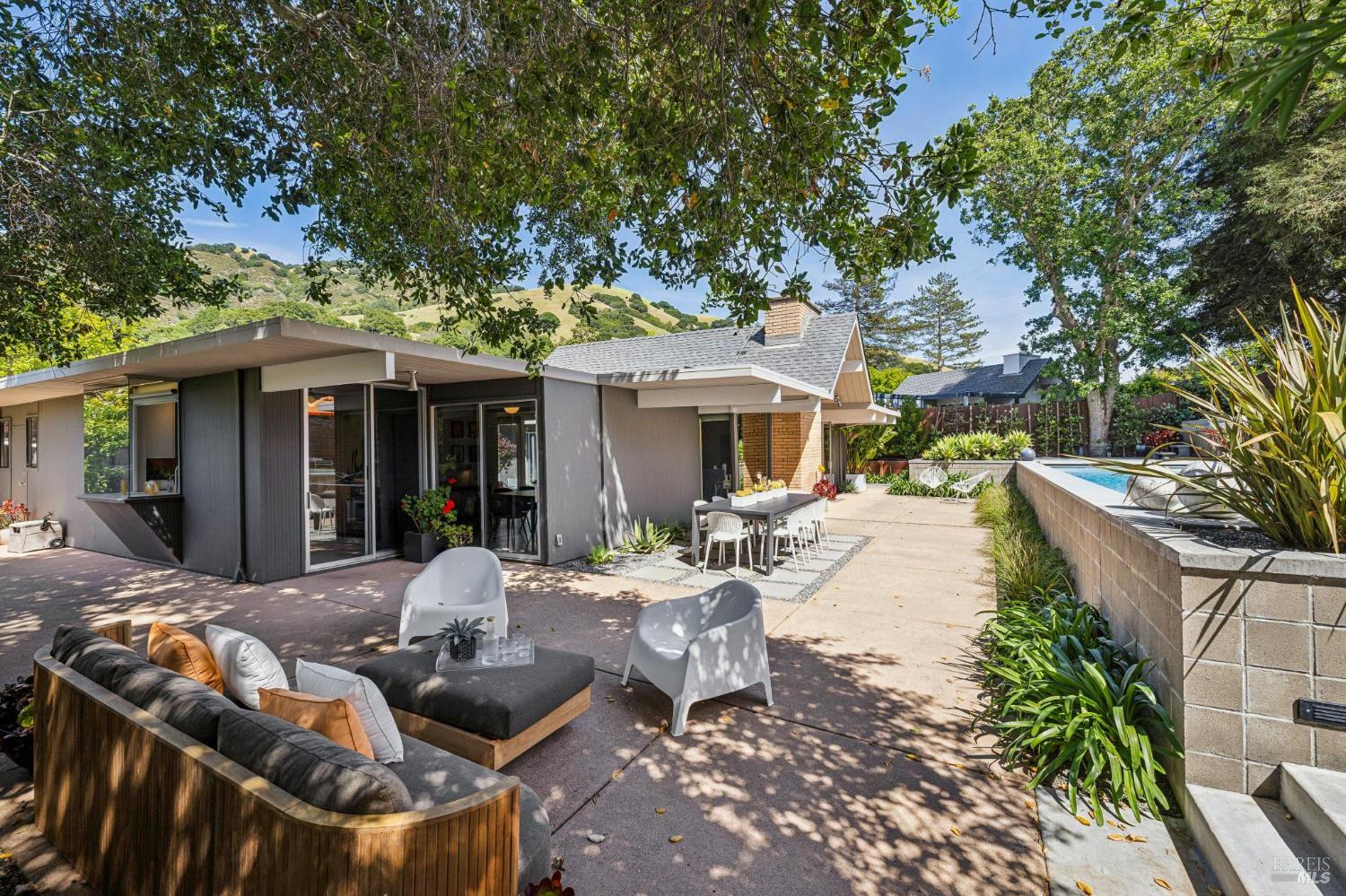 Detail Gallery Image 42 of 51 For 1349 Idylberry Rd, San Rafael,  CA 94903 - 5 Beds | 2 Baths