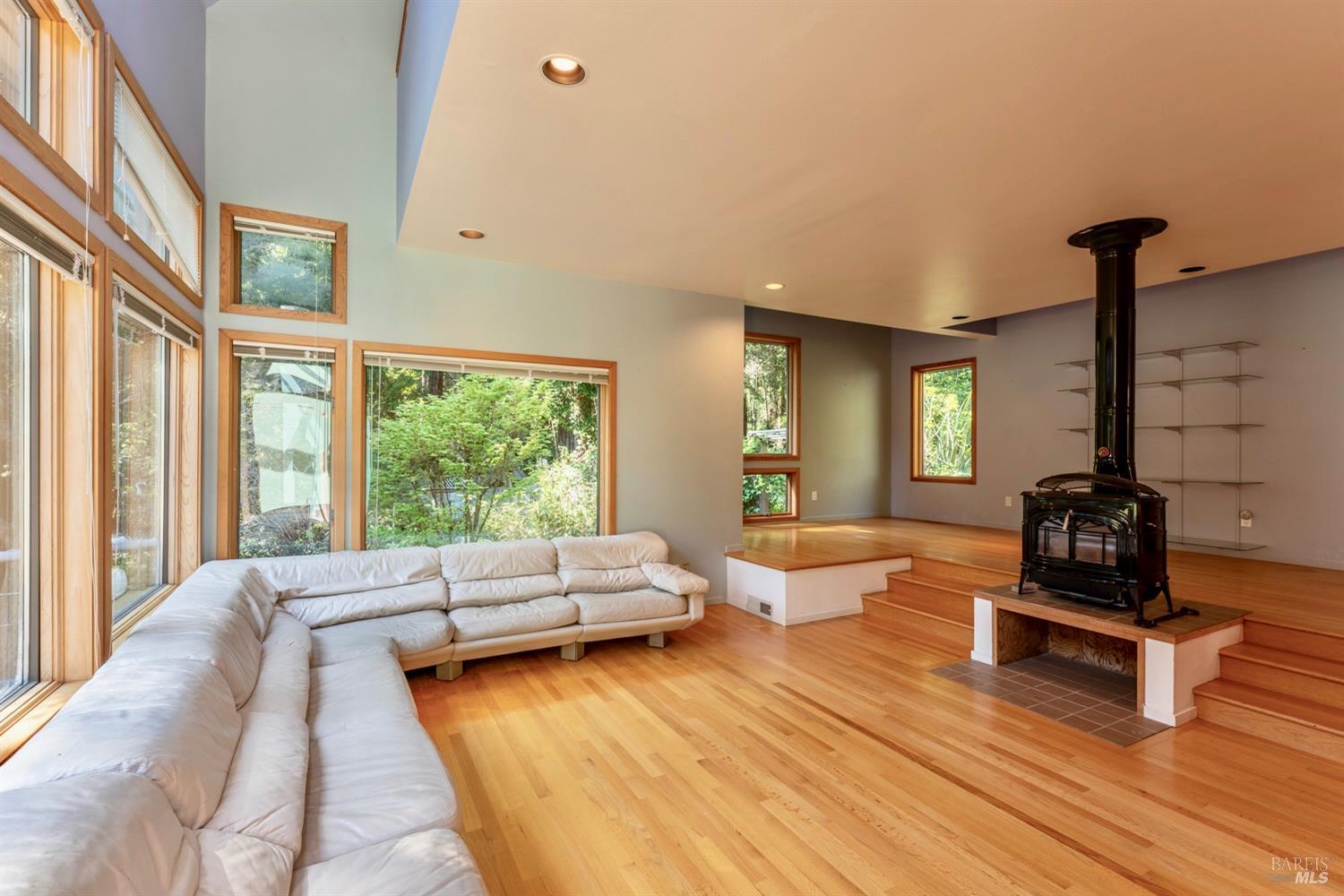 Detail Gallery Image 6 of 42 For 33100 Frog Pond Rd, Little River_1,  CA 95456 - 3 Beds | 3 Baths