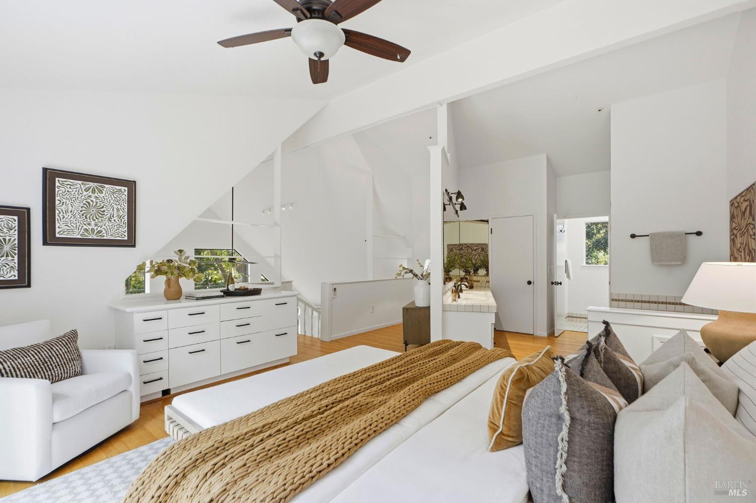 Detail Gallery Image 13 of 25 For 30 Glen Rd, Novato,  CA 94945 - 3 Beds | 2 Baths