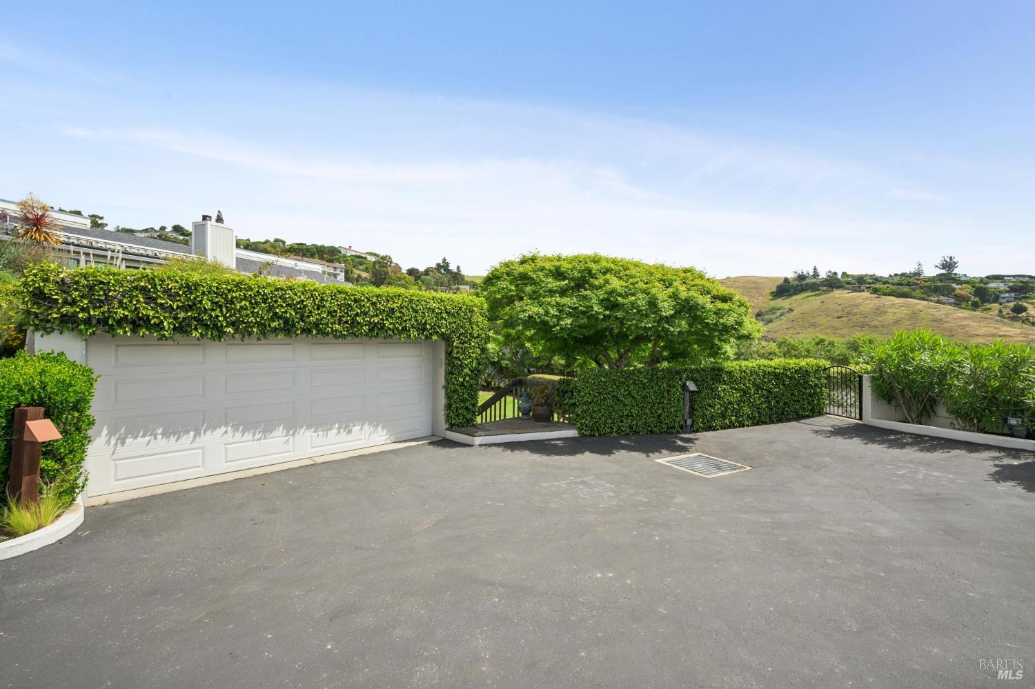 Detail Gallery Image 53 of 62 For 121 Red Hill Cir, Belvedere Tiburon,  CA 94920 - 3 Beds | 2/1 Baths