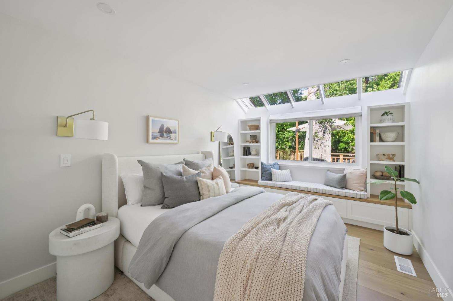 Detail Gallery Image 28 of 51 For 14 Mount Wittenburg Ct, San Rafael,  CA 94903 - 3 Beds | 2 Baths