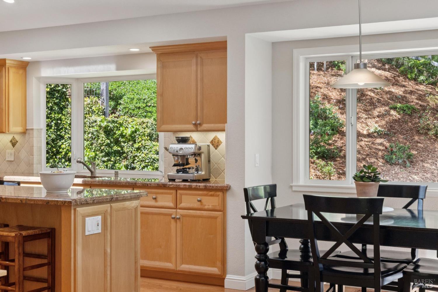 Detail Gallery Image 18 of 74 For 1158 Highland Dr, Novato,  CA 94949 - 4 Beds | 3 Baths