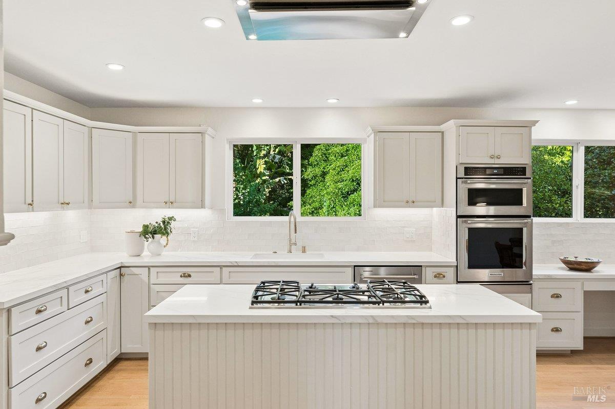 Detail Gallery Image 9 of 49 For 261 Glen Park Ave, San Rafael,  CA 94901 - 3 Beds | 3 Baths