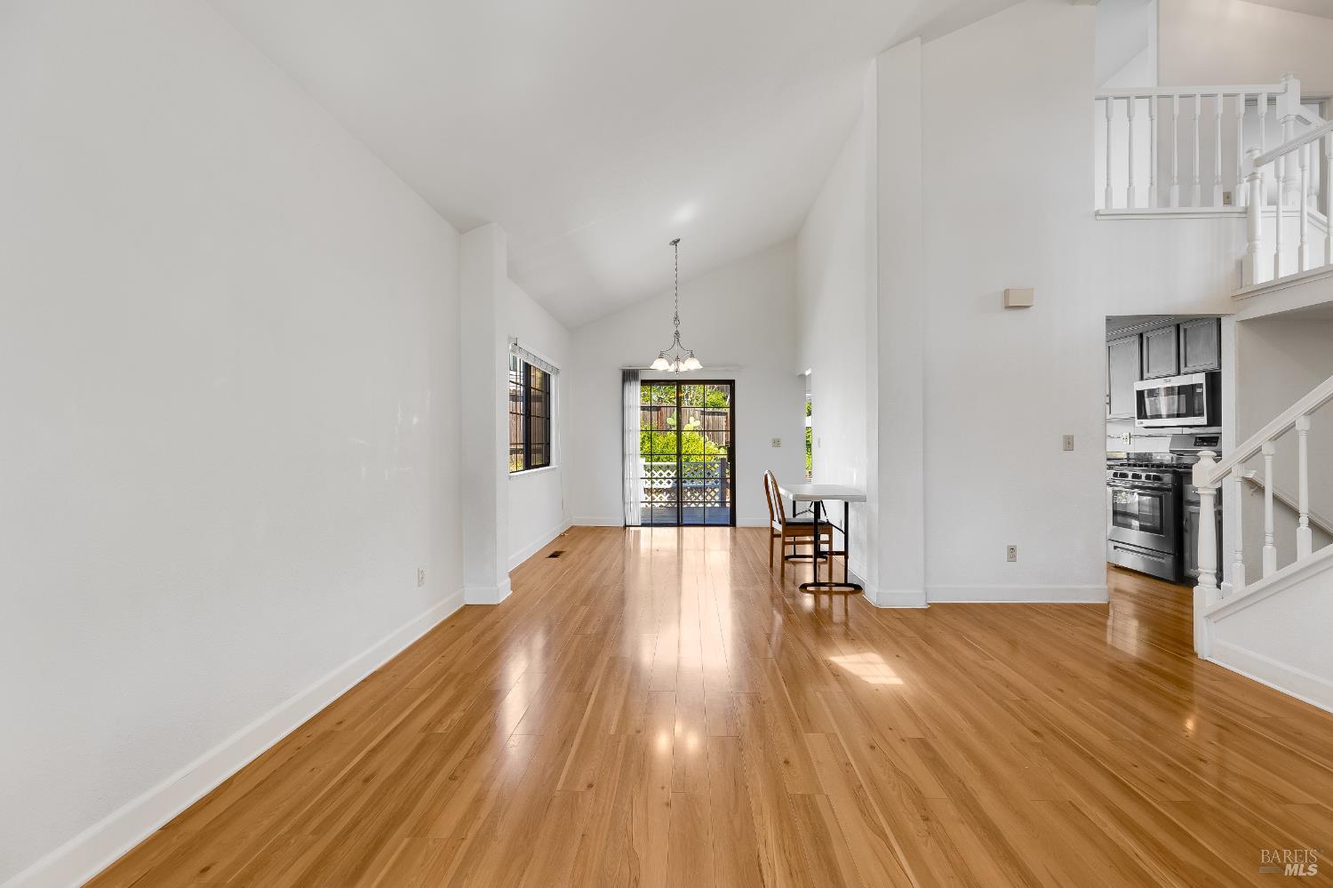 Detail Gallery Image 6 of 70 For 391 Valley Oak Ln, Vallejo,  CA 94591 - 4 Beds | 3 Baths