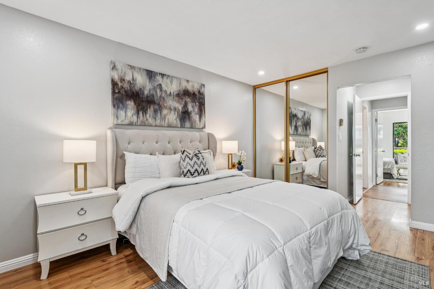 827 Via Casitas