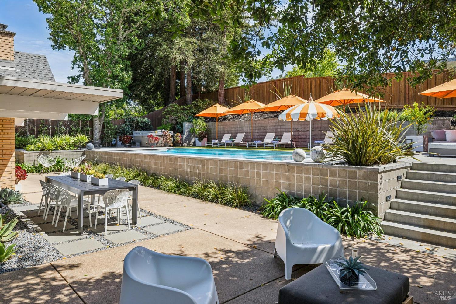 1349 Idylberry Road photo 3