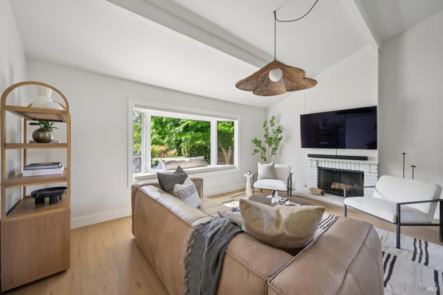 Detail Gallery Image 9 of 51 For 14 Mount Wittenburg Ct, San Rafael,  CA 94903 - 3 Beds | 2 Baths