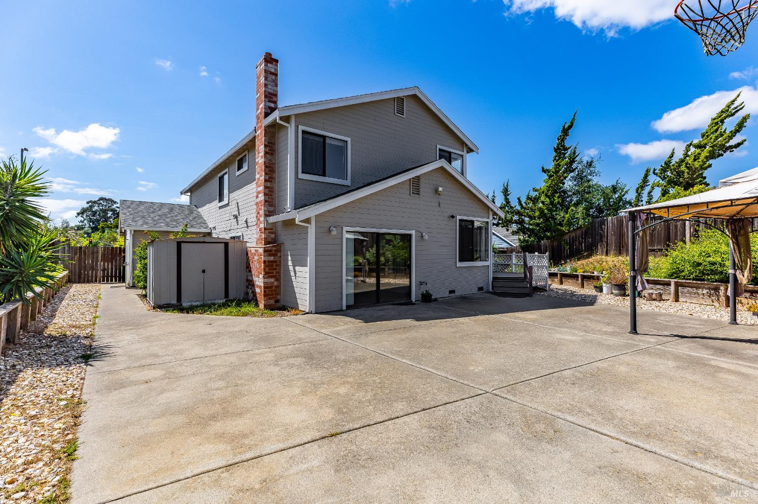 Detail Gallery Image 64 of 70 For 391 Valley Oak Ln, Vallejo,  CA 94591 - 4 Beds | 3 Baths