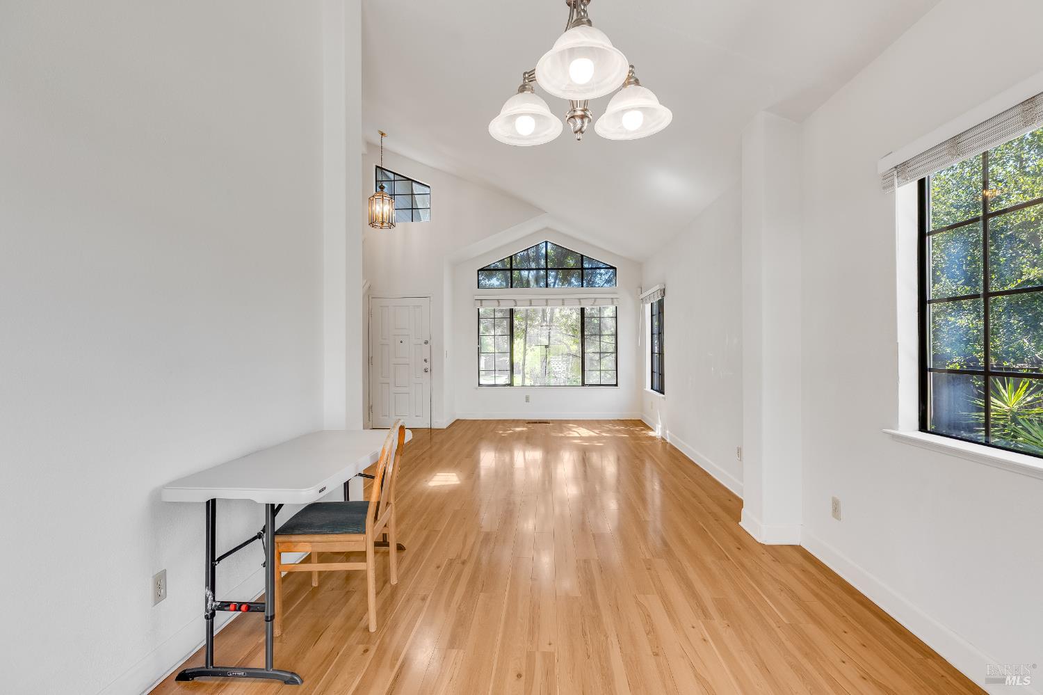 Detail Gallery Image 12 of 70 For 391 Valley Oak Ln, Vallejo,  CA 94591 - 4 Beds | 3 Baths