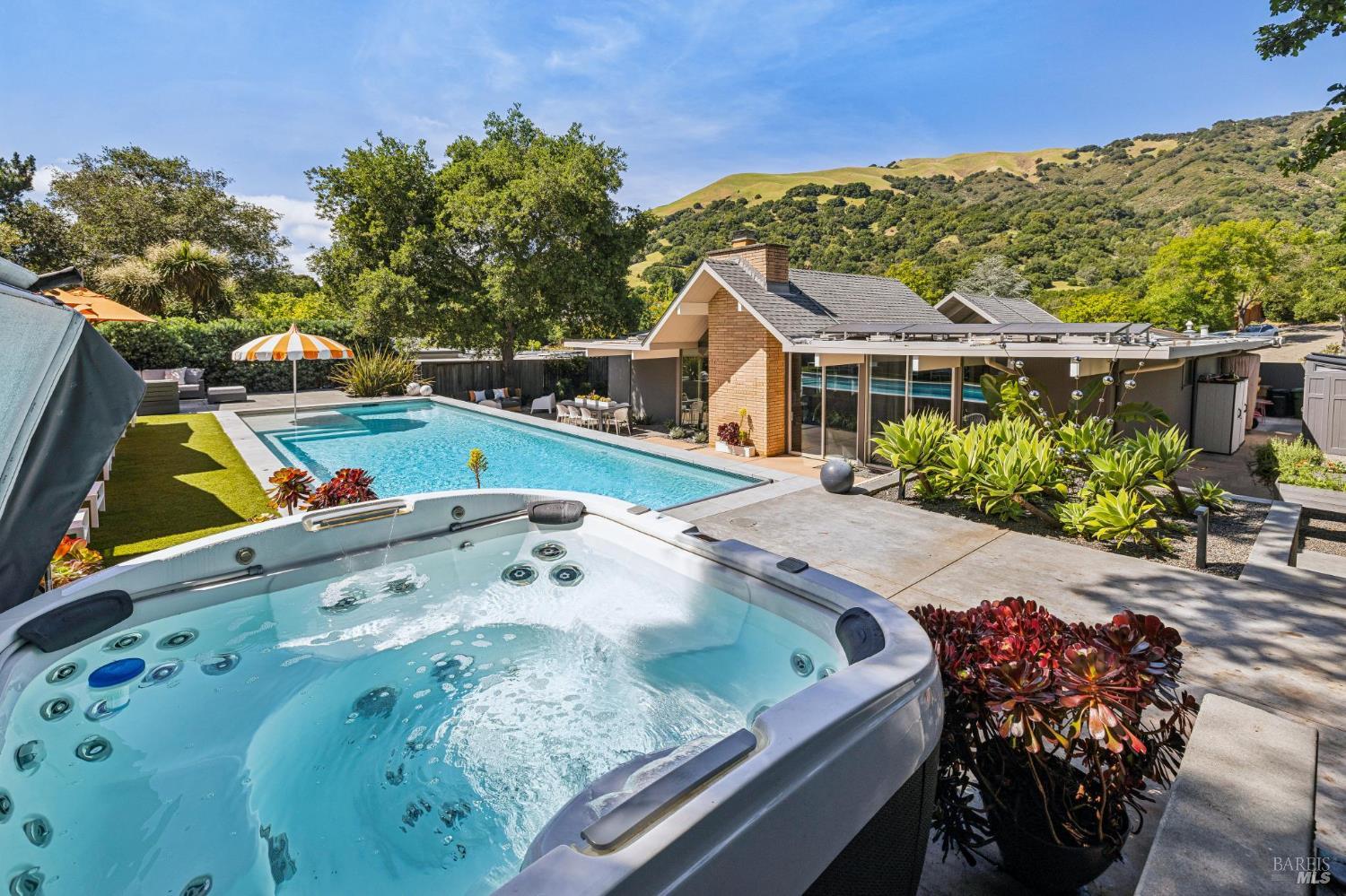 Detail Gallery Image 11 of 51 For 1349 Idylberry Rd, San Rafael,  CA 94903 - 5 Beds | 2 Baths