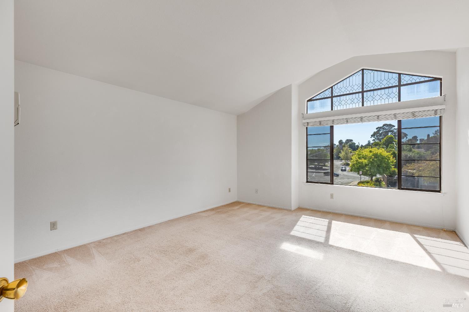 Detail Gallery Image 32 of 70 For 391 Valley Oak Ln, Vallejo,  CA 94591 - 4 Beds | 3 Baths