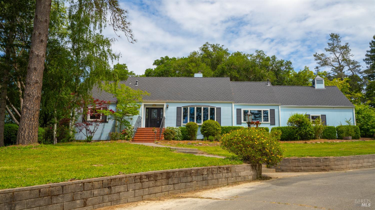 Detail Gallery Image 4 of 68 For 8099 Yule Tree Ln, Sebastopol,  CA 95472 - 5 Beds | 3/1 Baths