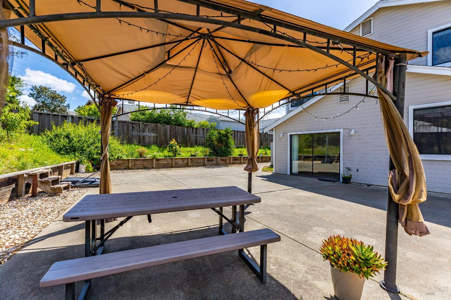 Detail Gallery Image 63 of 70 For 391 Valley Oak Ln, Vallejo,  CA 94591 - 4 Beds | 3 Baths