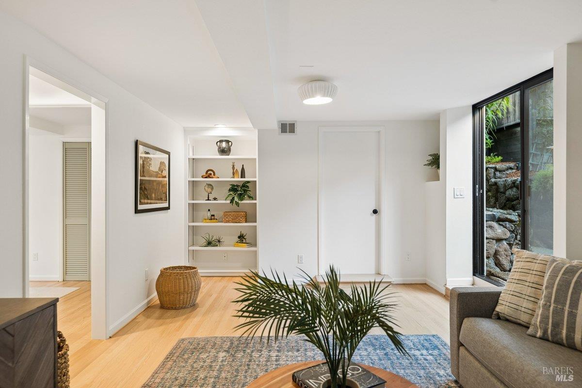 Detail Gallery Image 29 of 49 For 261 Glen Park Ave, San Rafael,  CA 94901 - 3 Beds | 3 Baths