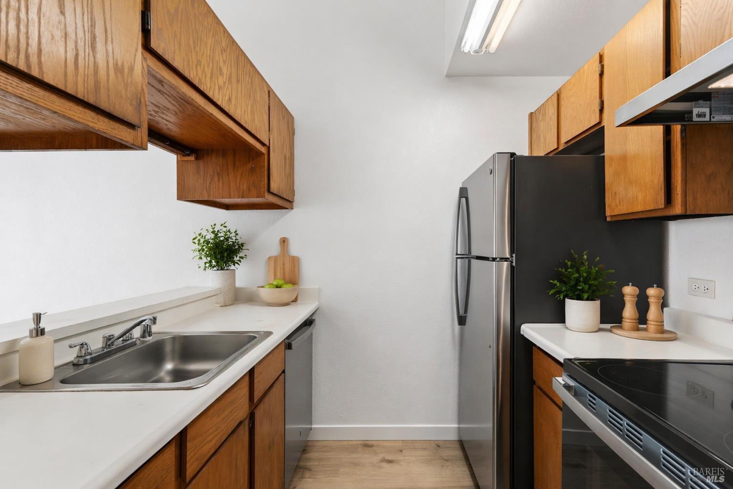 230 Courtyards E None