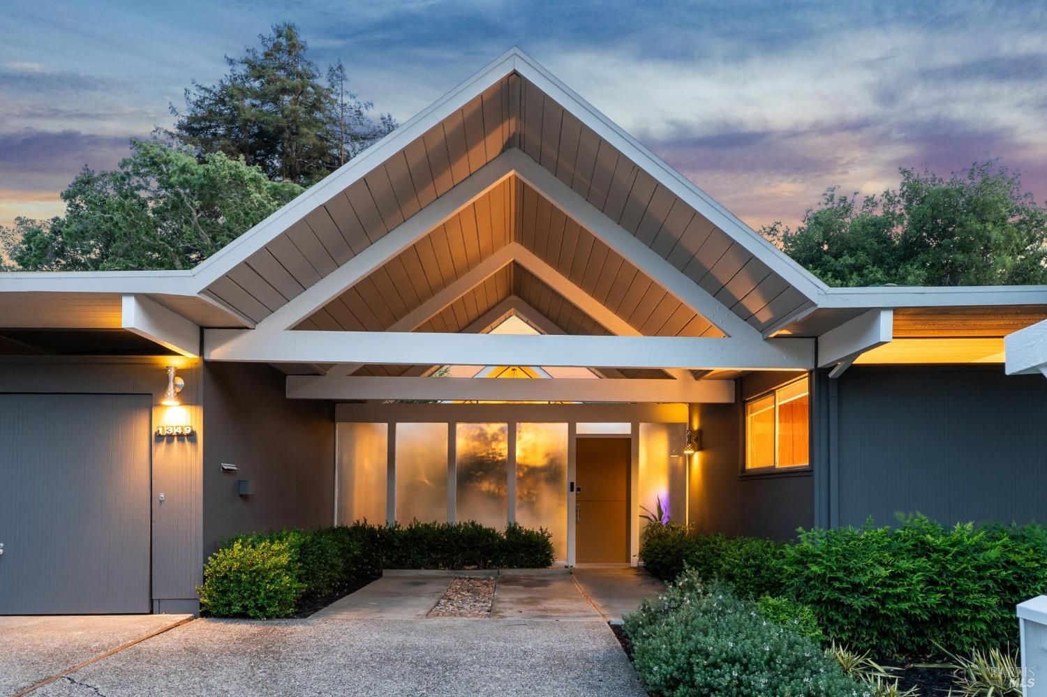 Detail Gallery Image 14 of 51 For 1349 Idylberry Rd, San Rafael,  CA 94903 - 5 Beds | 2 Baths