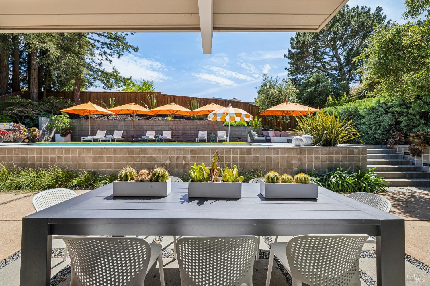 Detail Gallery Image 12 of 51 For 1349 Idylberry Rd, San Rafael,  CA 94903 - 5 Beds | 2 Baths