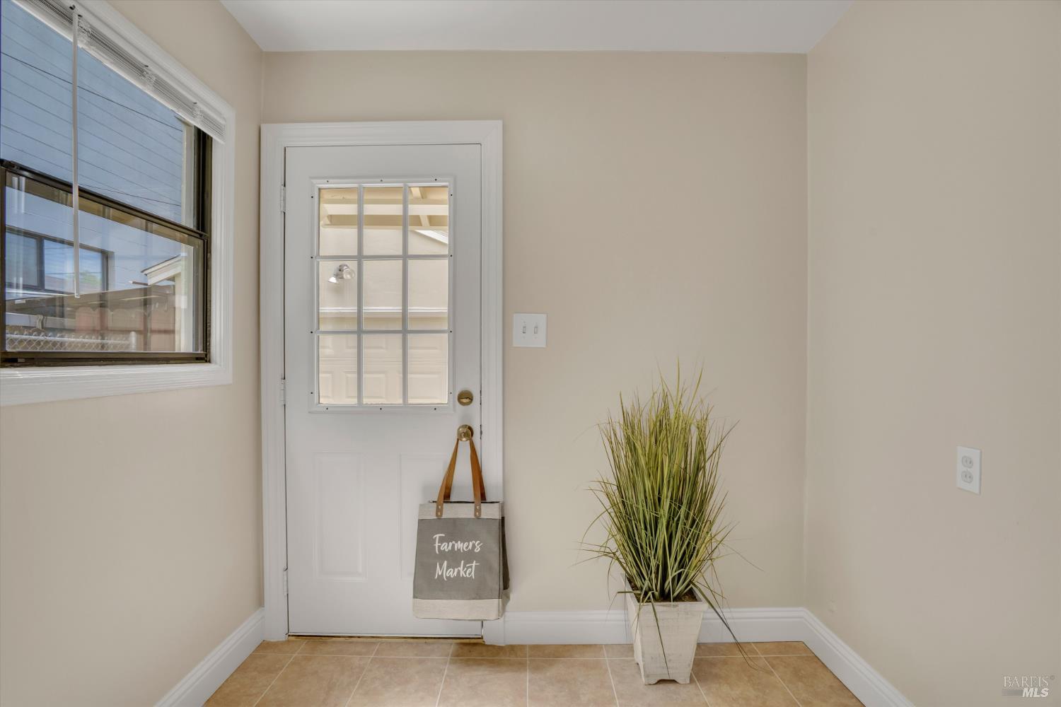 Detail Gallery Image 10 of 25 For 561 Cedar St, Vallejo,  CA 94591 - 3 Beds | 1 Baths