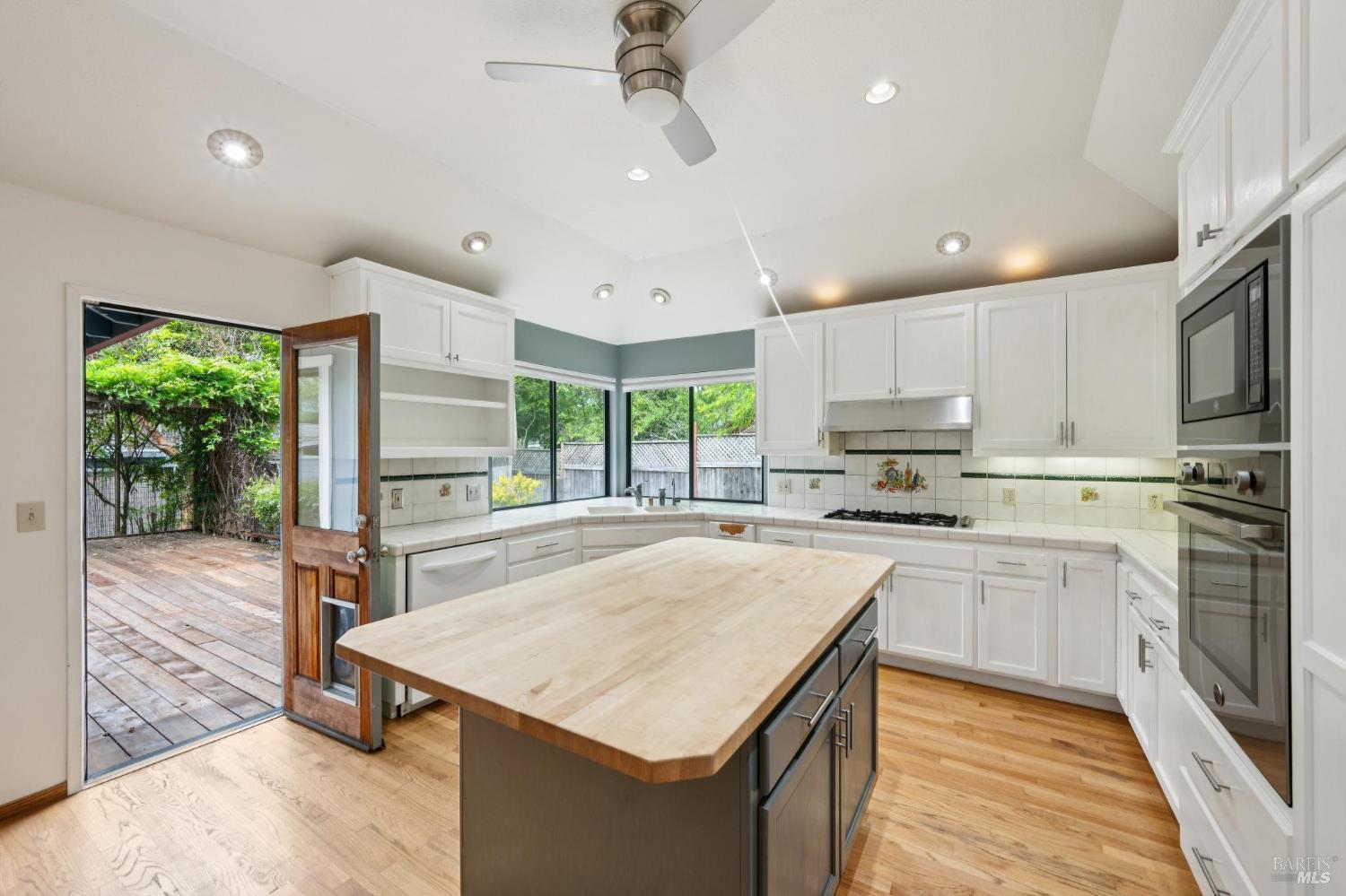 Detail Gallery Image 18 of 84 For 8610 Graton Rd, Sebastopol,  CA 95472 - 3 Beds | 3 Baths