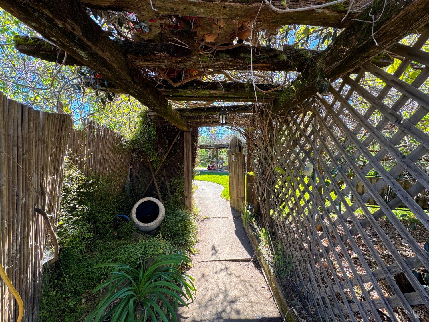 Detail Gallery Image 34 of 78 For 3981 Eastside Calpella Rd, Ukiah,  CA 95482 - 3 Beds | 1/1 Baths